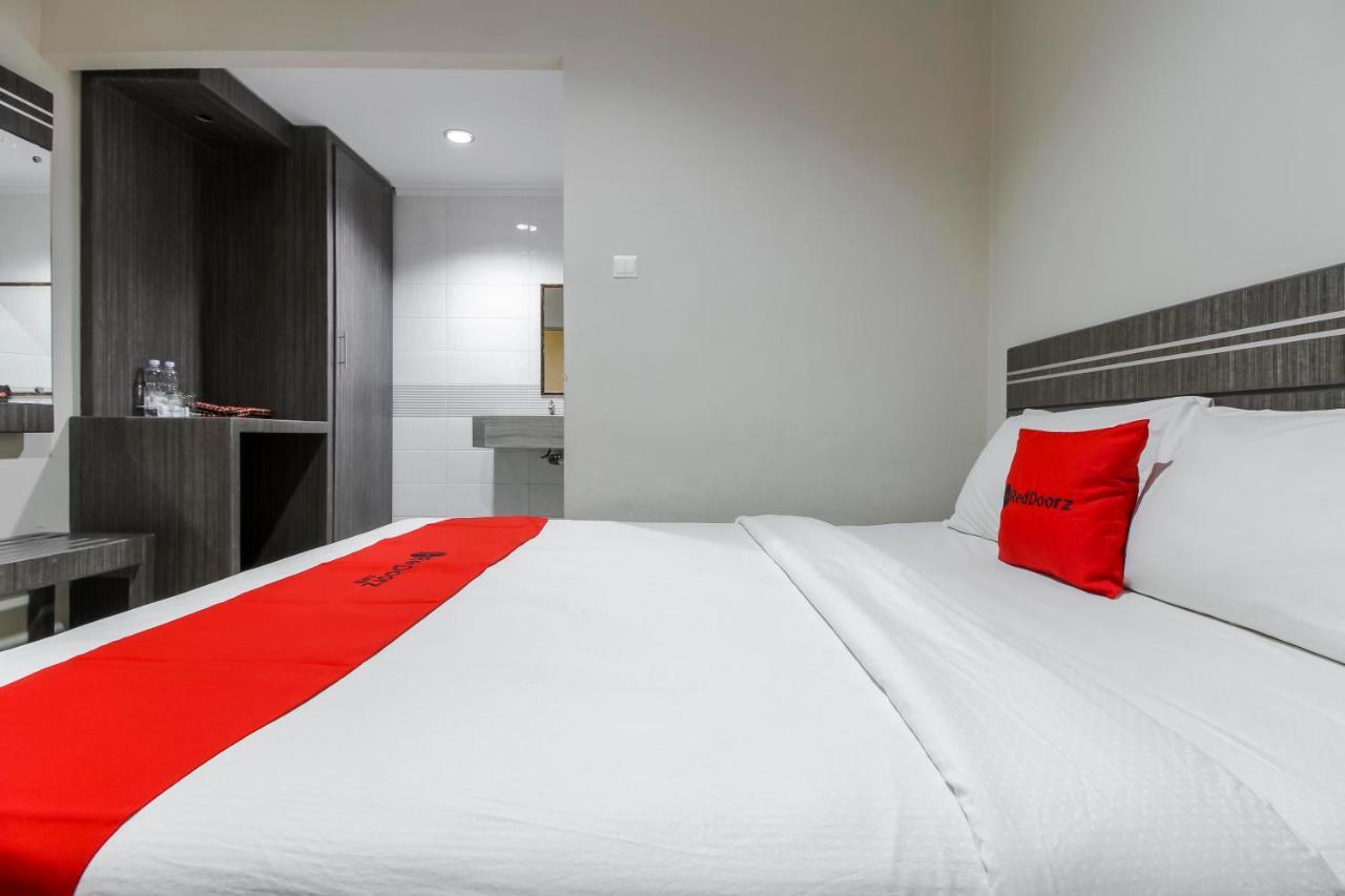 Reddoorz Plus Syariah @ Jalan Sriwijaya Medan Kültér fotó