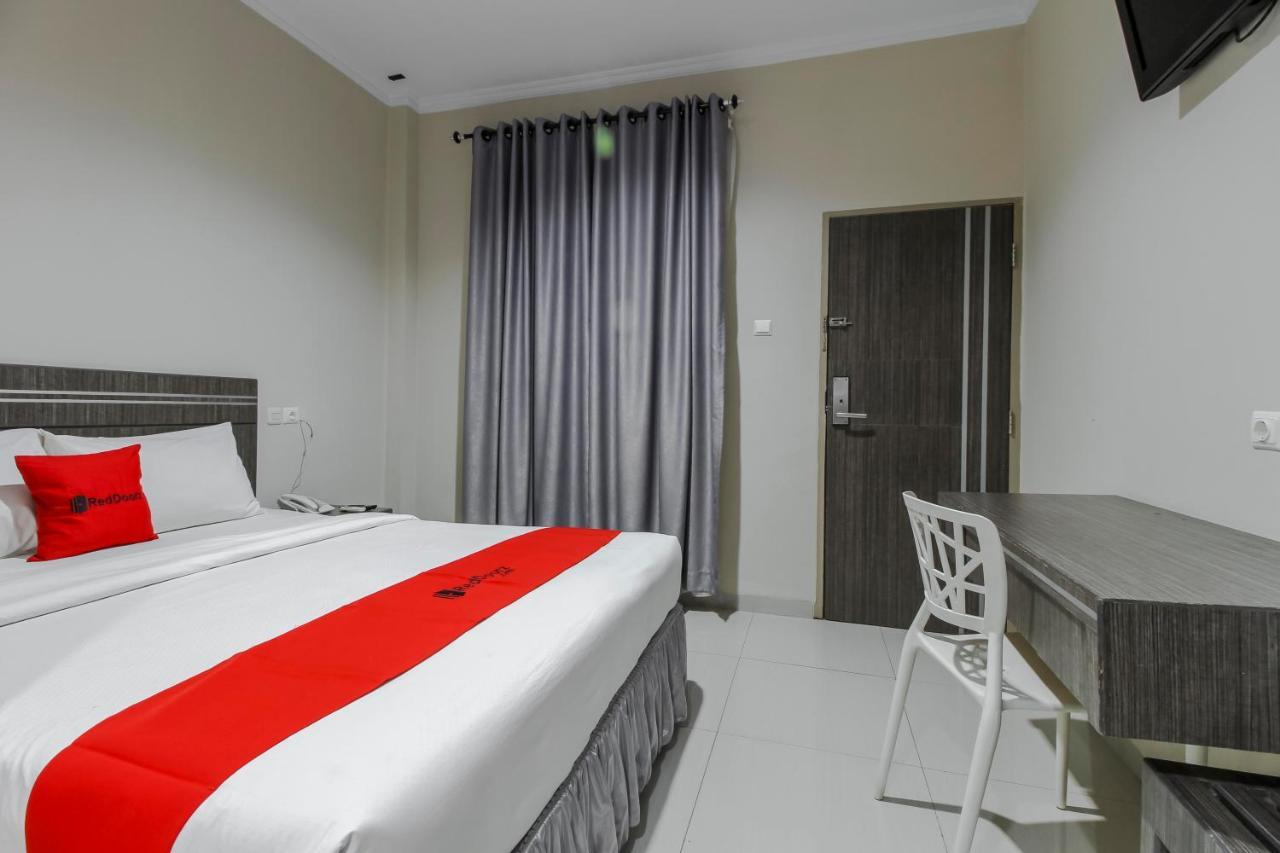 Reddoorz Plus Syariah @ Jalan Sriwijaya Medan Kültér fotó