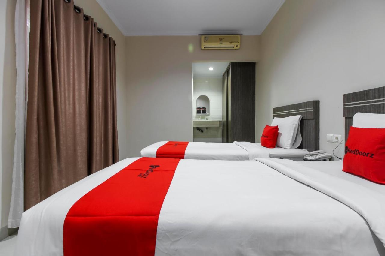 Reddoorz Plus Syariah @ Jalan Sriwijaya Medan Kültér fotó