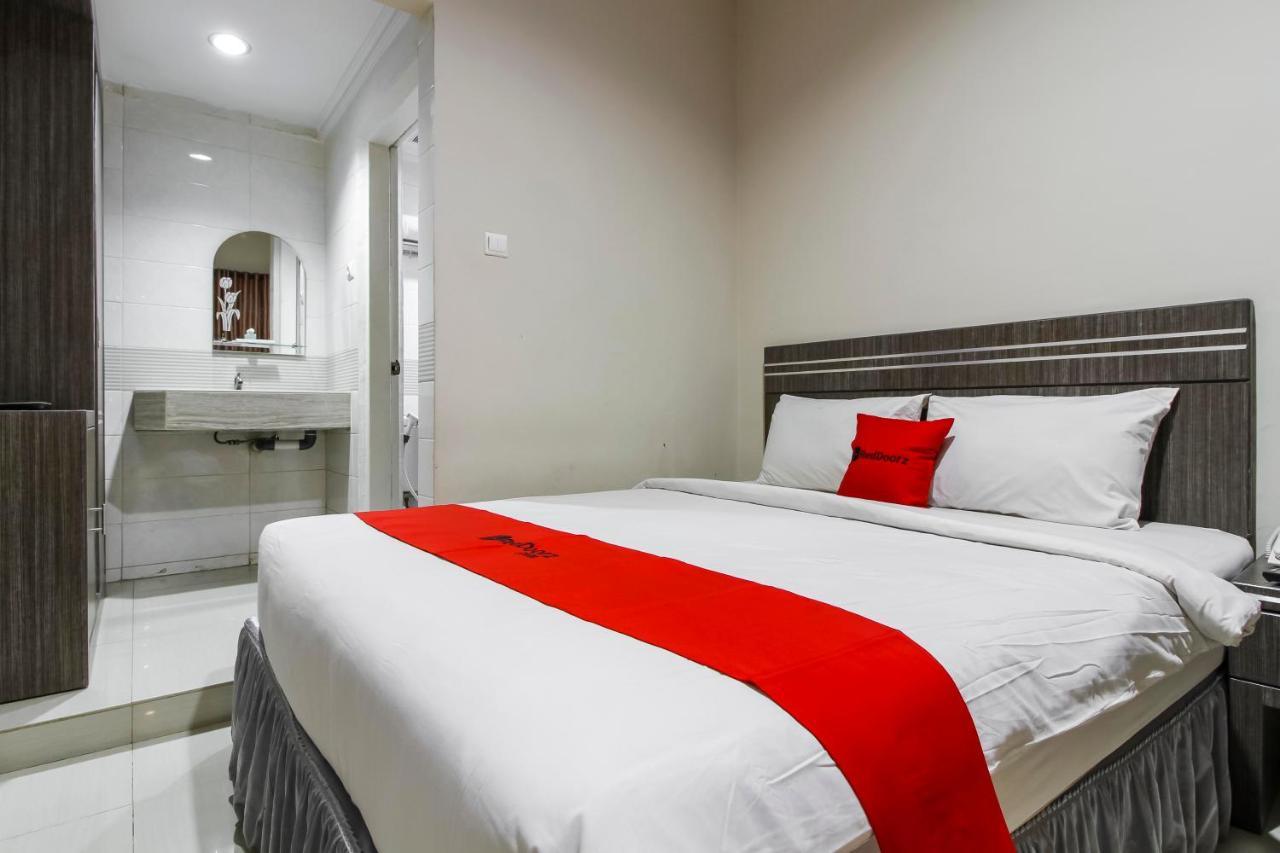 Reddoorz Plus Syariah @ Jalan Sriwijaya Medan Kültér fotó